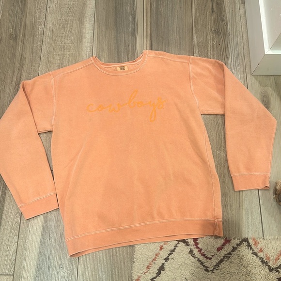 Comfort Colors Tops - Oversized comfort colors “cowboys” sweatshirt